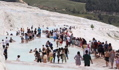 Müzeler Günü'nde Pamukkale'ye Ziyaretçi Akını