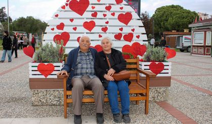 Karşıyaka'da 'Sevgililer Günü Pazarı' Açıldı