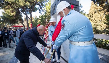 İzmir'de Çanakkale Şehitleri Anıldı