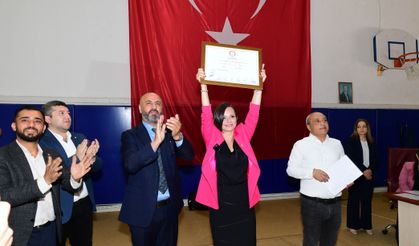 Başkan Kınay Mazbatasını Aldı