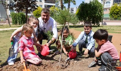 Başkan Duman Miniklerle Fidan Dikti