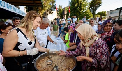 Aşure Bereketi Konak'ta Paylaşıldı