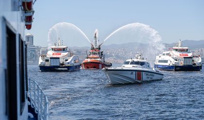 İzmir Körfezi'nde Kabotaj Bayramı Coşkusu