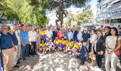 Konak'ta Metin Oktay'a Anıtı Başında Anma