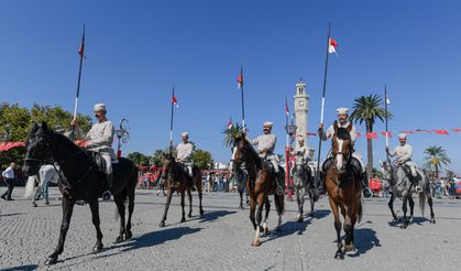 Konak Atatürk Meydanı'nda Temsili Bayrak Töreni