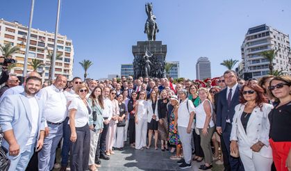 CHP İzmir'den 9 Eylül Kutlaması