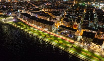 İzmir'de Coşkulu 9 Eylül Fener Alayı