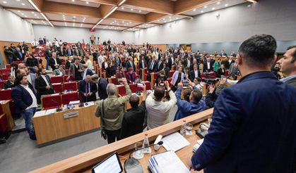 Büyükşehir Meclisinde Kadınlardan Aydemir Protestosu