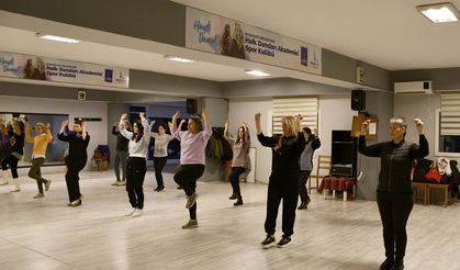 Farklı Yörelere Ait Halk Dansları Kuşadası'nda Yaşatılıyor