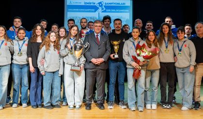 Şampiyonlar Kupalarını Başkan Tugay'a Getirdi
