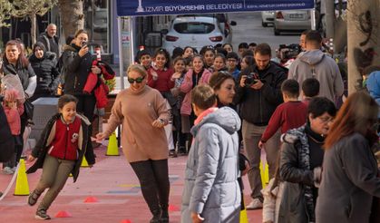 'Güzel İzmir'in Oyun Sokağı, Çocuk Sesleriyle Dolup Taştı