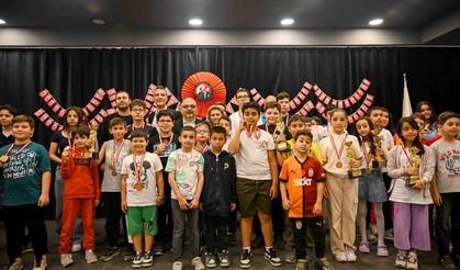 Bornova'da 23 Nisan Coşkusu Satrançla Taçlandı