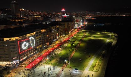 9 Eylül Fener Alayı: İzmir Marşı Sokaklarda Yankılandı