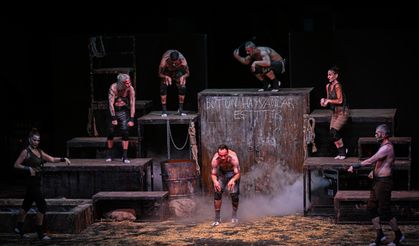 İEF'te Açık Hava Tiyatrosu "Hayvan Çiftliği" ile Perdelerini Açtı