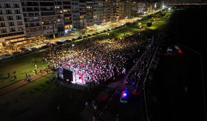 İzmir'in Dev Ekranlarında Milli Heyecan