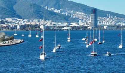 İzmir'de Yelkenler Cumhuriyet Coşkusuyla Doldu
