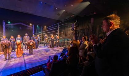 İzmir Şehir Tiyatroları'ndan Cadı Kazanı İçin Görkemli Prömiyer