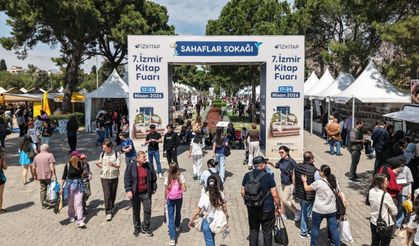 İZKİTAP'ta Edebiyat Şöleni Yaşanıyor