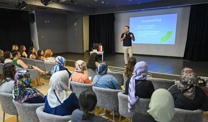 Uzman İsimler Bornova'da Çocuk Eğitimini Anlattı