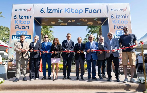 İZKİTAPFEST - 6. İzmir Kitap Fuarı Kapılarını Açtı