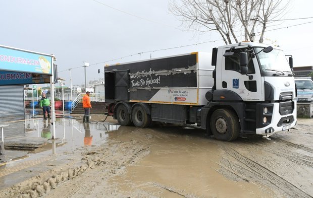 Sel Felaketi Sonrası Kuşadası Belediyesi Ekipleri Sahada