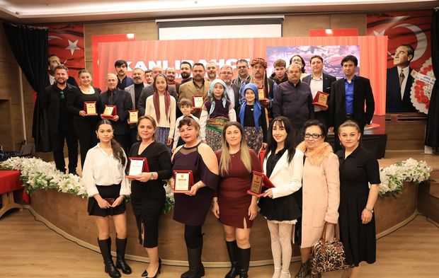 "Kanlı Bahçe"nin Efeler'deki Galası Yoğun İlgi Gördü