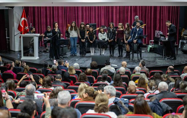 Efsane Notalar Bornova'da Yankılandı