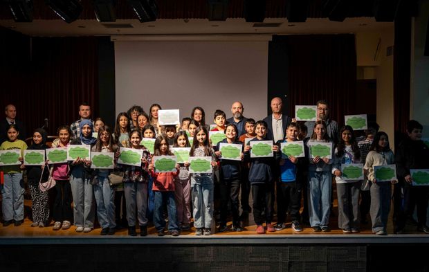 Bilimle Büyüyen Bornova'da 179 Genç Sertifikalarını Aldı