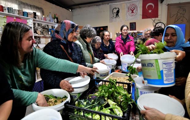 Bornova'da Kompostla Dönüşen Kent Tarımı