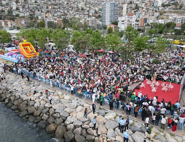 23 Nisan'da Binler Bayraklı'ya Akın Etti
