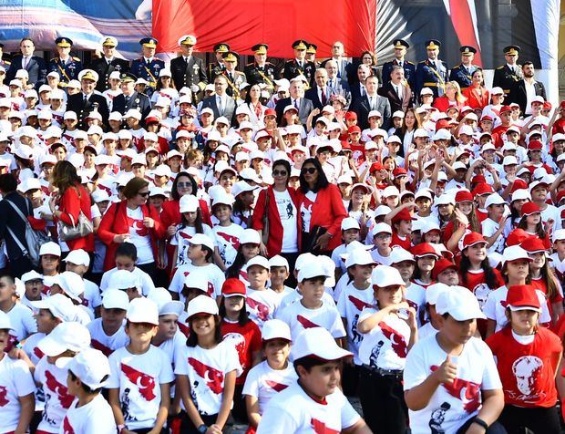 İzmir'de Cumhuriyet Bayramı Törenleri Başladı