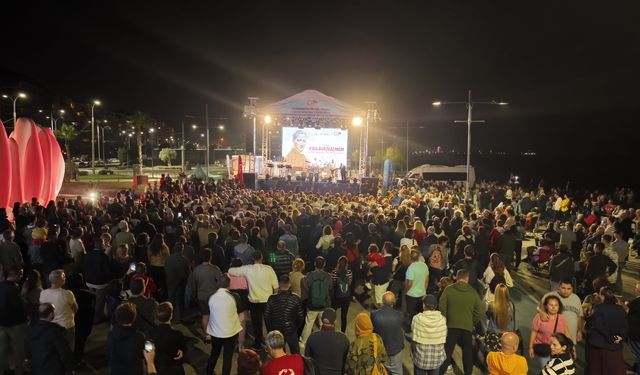 İzmir Körfezi'nde Bayram Havası