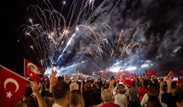 İzmir Cumhuriyet Kutlamalarıyla Adını Tarihe Yazdı