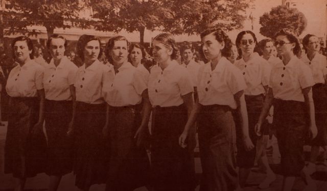 Haremden Kurtulan Türk Kadını Hakim Oluyor | Images - 1941