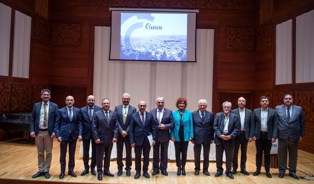 Kemeraltı Çarşısı Yılbaşına Hazırlanıyor