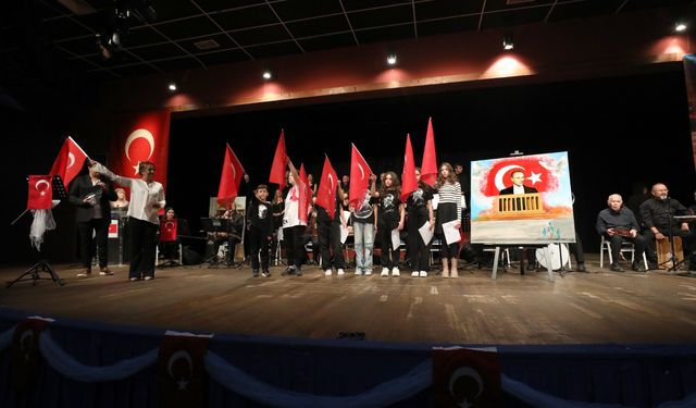 Atatürk Narlıdere'de 'Sevdiği Şarkılar' ile Anıldı