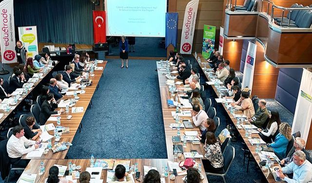 Karşıyaka'da 'Yeşil Bir Geleceğe İkiz Geçiş' Başladı