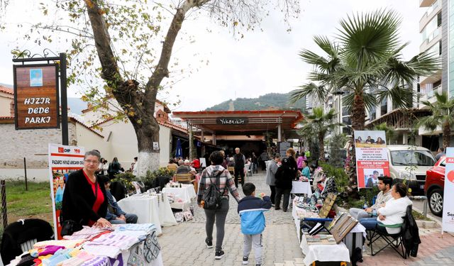 Narlıdere'nin Yeni Yıl Pazarına Yoğun İlgi