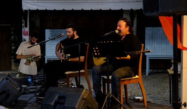 Narlıdere'de Müzik Konuştu: Soner Bektaş Konserine Yoğun İlgi