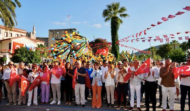 Çeşme Festivali "90'larda Çeşme" Teması ile Başladı