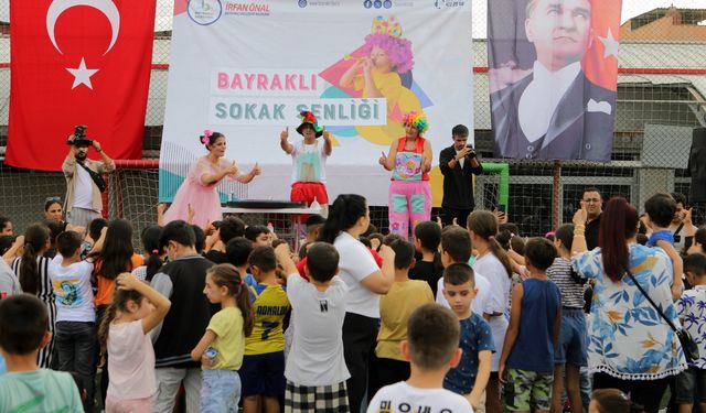 Bayraklılı Çocuklar Mahalle Şenliğinde Coşkuyla Eğlendi