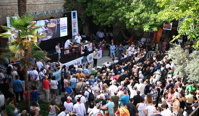 Kuşadası Sokaklarını Festival Coşkusu Sardı