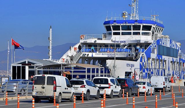 İzmir'de Feribot Tarifesine Zam