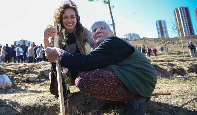 Karşıyaka'da Her Yeni Daire İçin İki Fidan Dikilecek