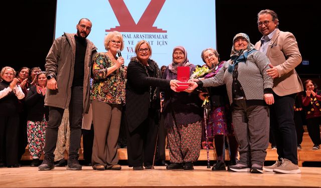 Büyükşehir'in Köy Tiyatroları'na TAKSAV'dan Ödül