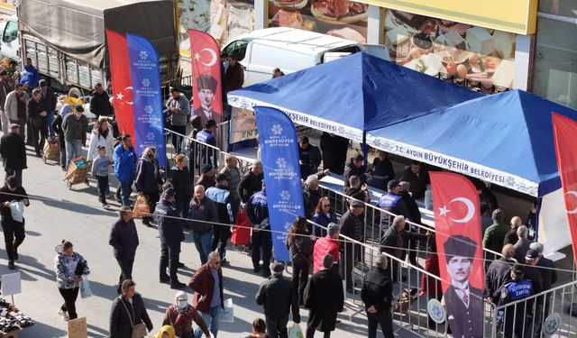 Aydın Büyükşehir Belediyesi'nin Ürettiği Fideler Sökeli Vatandaşlara Dağıtıldı