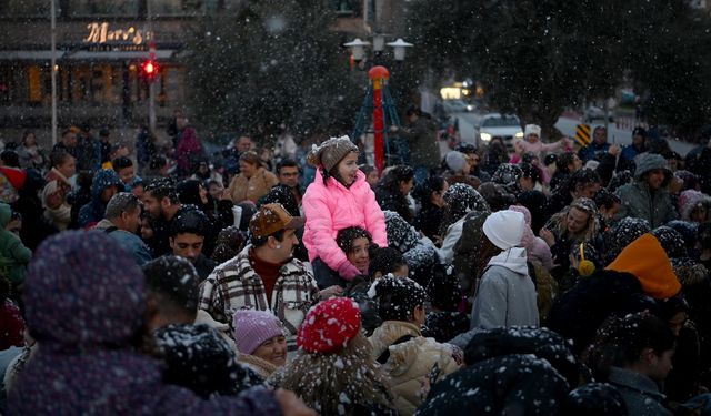 Kuşadası'nı Yeni Yıl Coşkusu Sardı