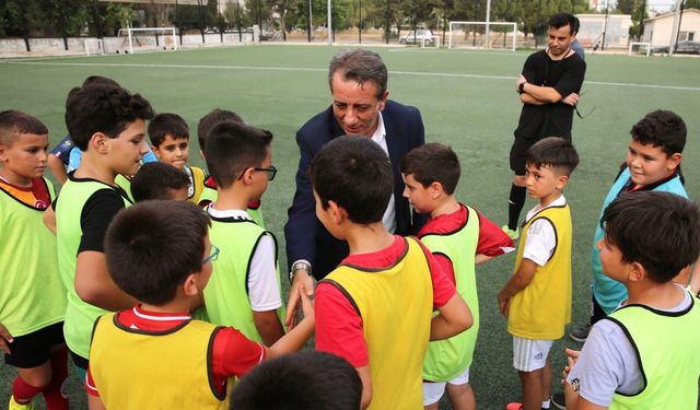 Efeler'de Çocuklar İçin Futbol Turnuvası Düzenleniyor