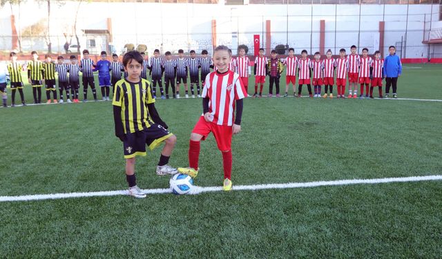 Bayraklı'da 10 Yaş Altı Futbol Turnuvası Başladı