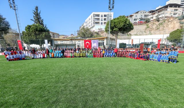 Bayraklı'da 10 Yaş Altı Futbol Turnuvası Görkemli Finalle Tamamlandı